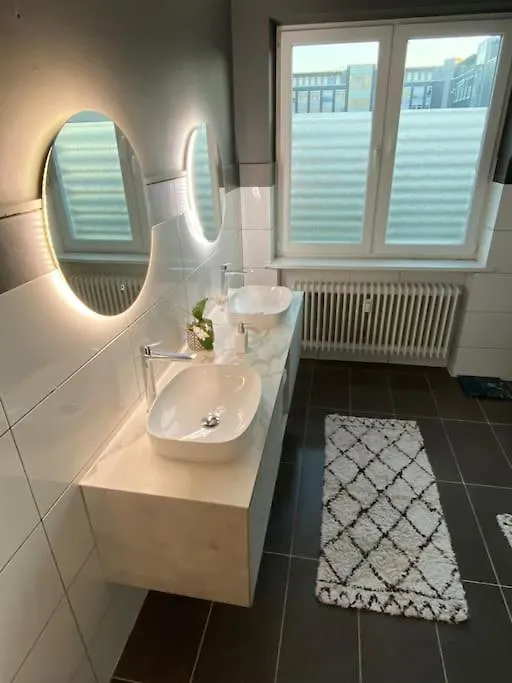Apartment City Sued- 5 Zimmer_15 Personen _ Komplett_Eingerichtet Hamburg Germany